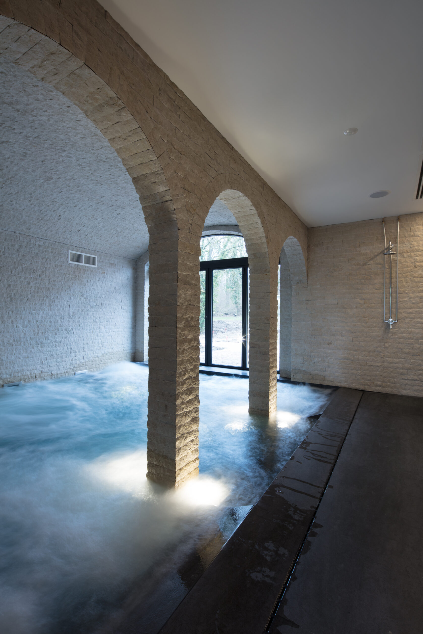 Spa de luxe, Alsace, résidence hôtelière, réalisation Charles-Eric Guerrier, Architecte d'intérieur, piscine intérieure